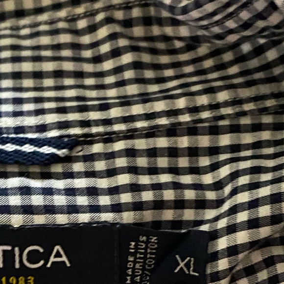 Nautica button down - Picture 3 of 3